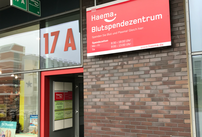 Blutspende- und Plasmaspende-Zentrum Halle Saale - Eingang Tür