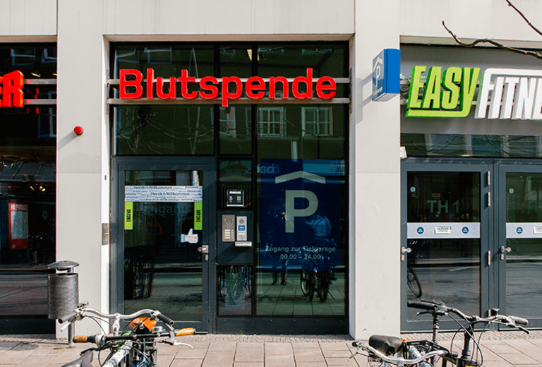 Blutspende- und Plasmaspendezentrum Lübeck - Eingang