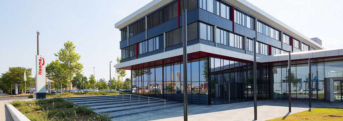 Hauptgebäude der Haema AG in Leipzig; Standorte der Spendezentren