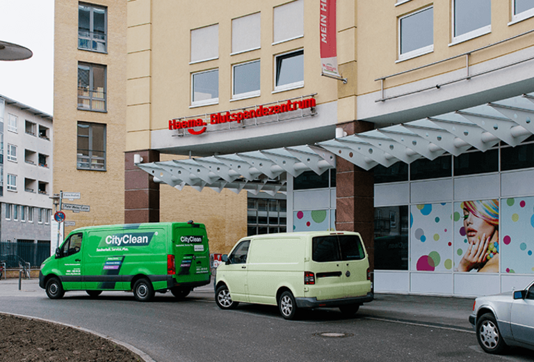 Blutspende- und Plasmaspendezentrum Berlin Hellersdorf - Eingang