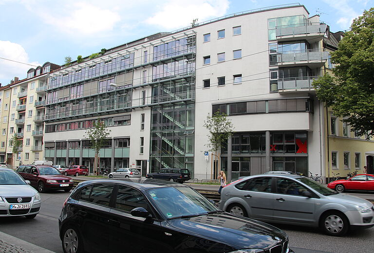 Blutspende- und Plasmaspende-Zentrum München - Eingang