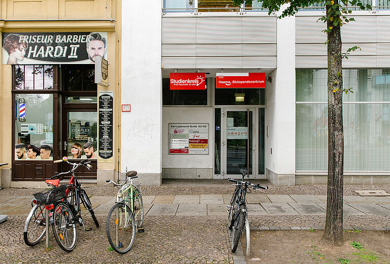 Blutspende- und Plasmaspende-Zentrum Leipzig Connewitz - Eingang
